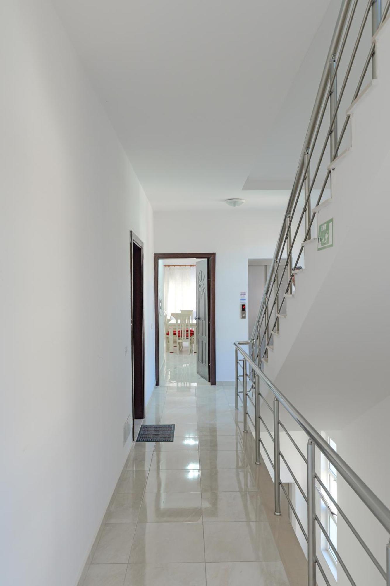 Apartment Valentina 1 *